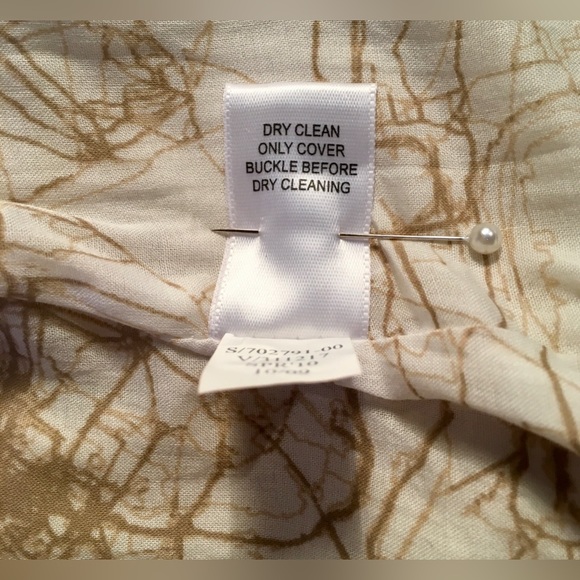 Banana Republic trench coat. Tan,cotton canvas, lined, lots of details, Size PS - Picture 13 of 16